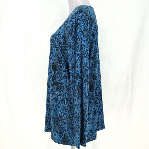 Chicos Top 3 Womens XL Blue Black Snakeskin Print Blouse Stretch Knit Pullover - Picture 10 of 12